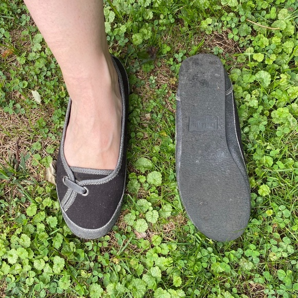 Grey flats - Picture 3 of 8